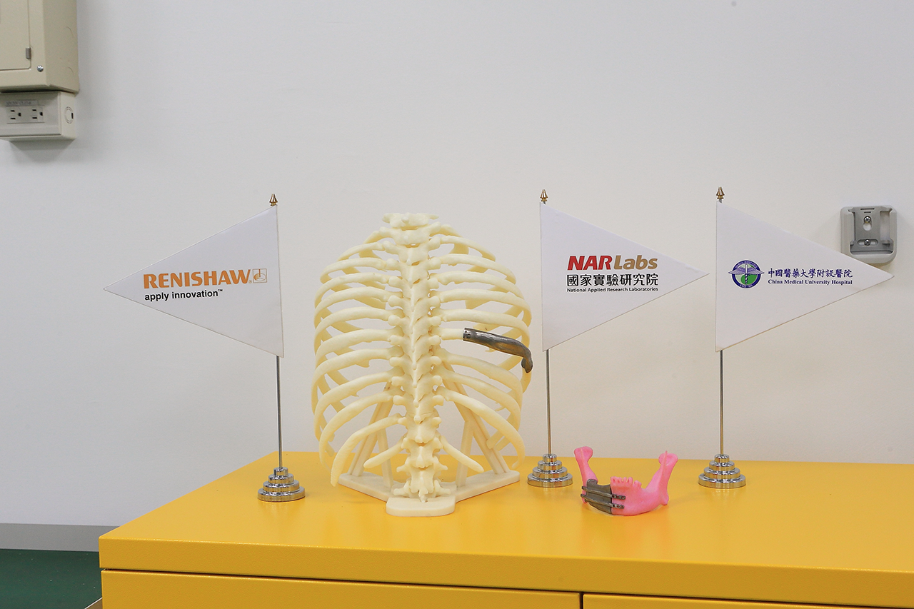 国研院仪科中心与产业端及医院端以金属3D打印研发生产的医疗植入体.png